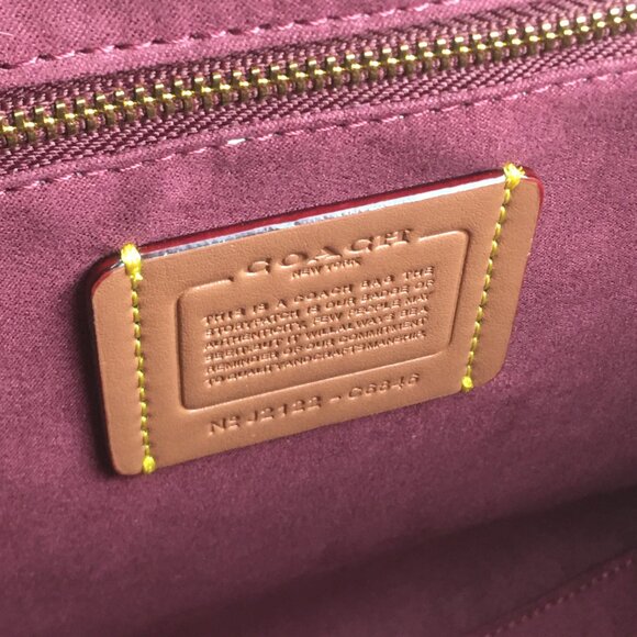 Coach Field Tote In Signature Canvas With Patches - Picture 10 of 11